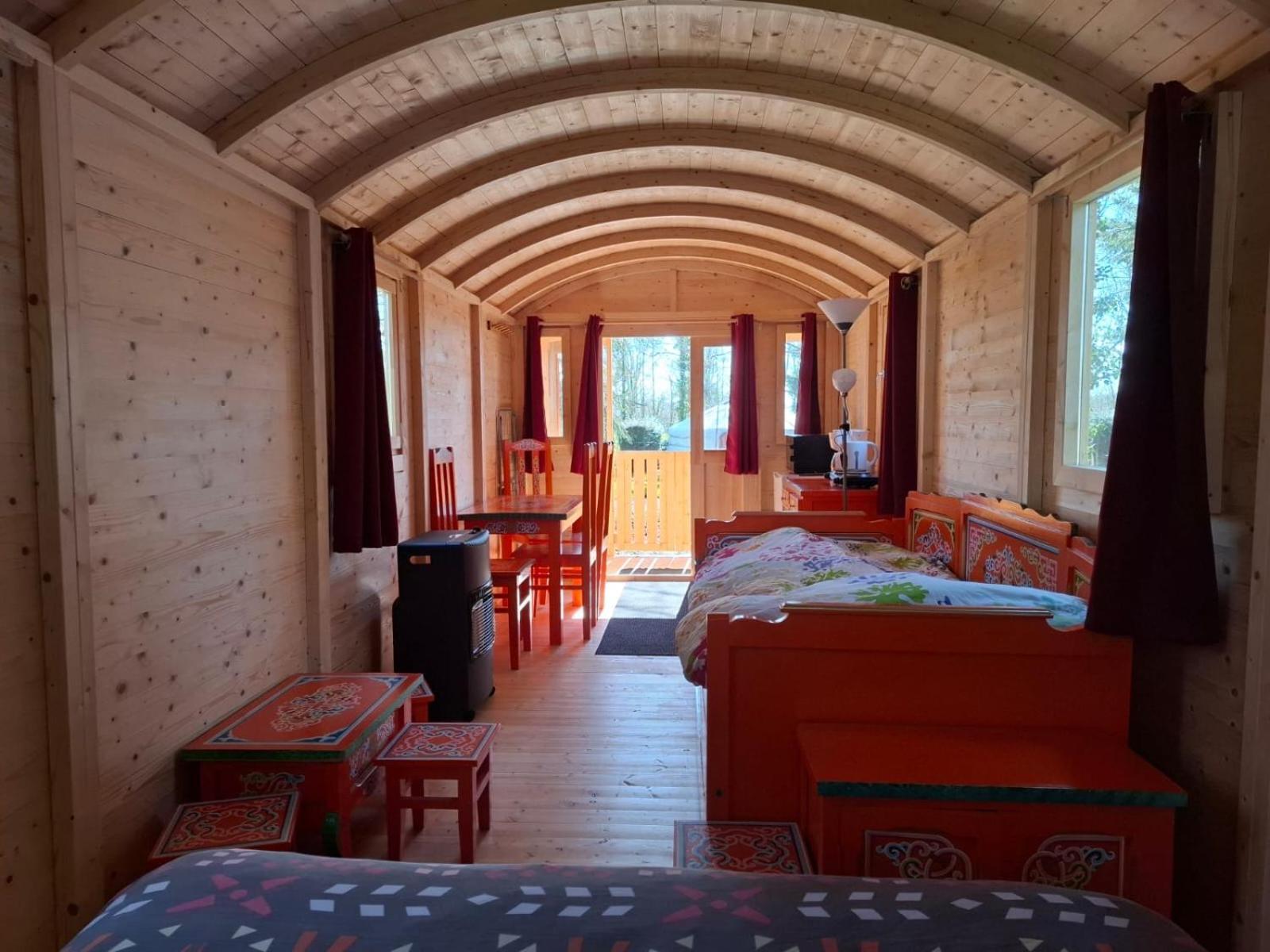סן-בנואה-דז-אונד Le Village Insolite Yourte Et Roulotte מראה חיצוני תמונה